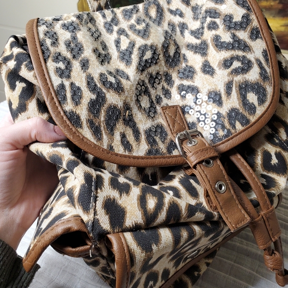 Cheetah print sequin backpack - Picture 8 of 13